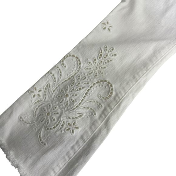 Johnny Was Cropped Baby Boot White Jeans women Flowers Eyelet size 32 - Picture 3 of 12